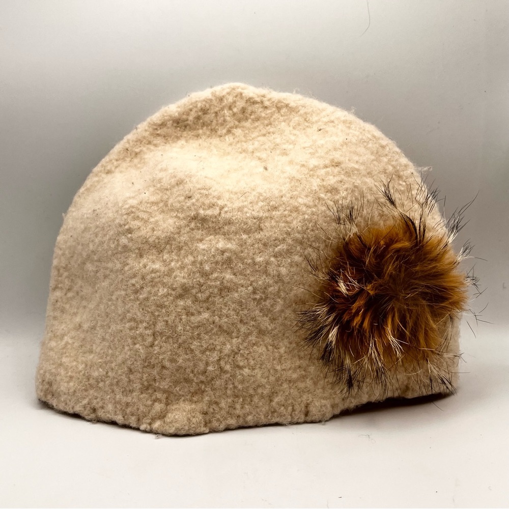 BOILED WOOL CREAM HAT WITH FURRY POM